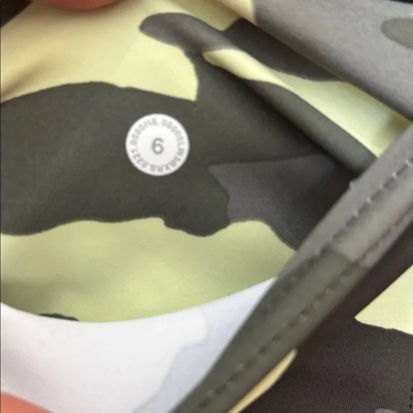 lululemon athletica Green Camo women’s size 6 Leggings - Picture 5 of 5